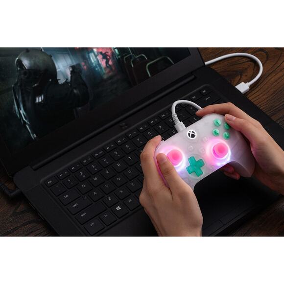 New Mini Xbox controller (wired) in Translucent Pink - Picture 3 of 6